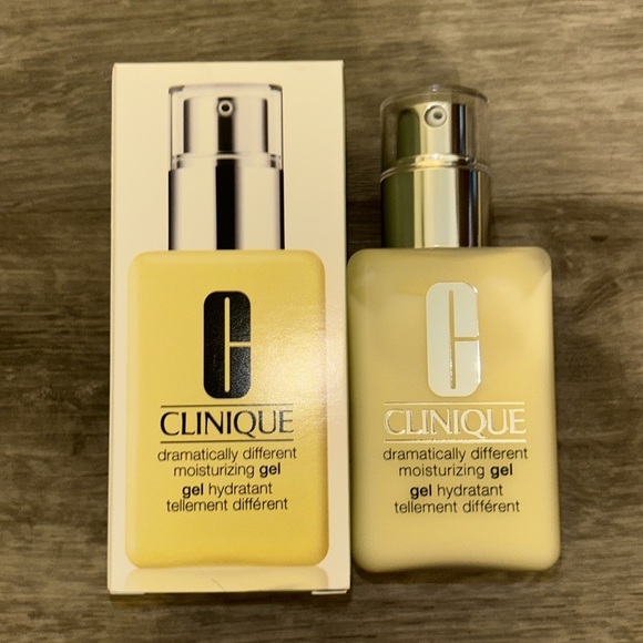 Clinique 3-Step Dramatically Different Moisturizing Oil Free Gel - Picture 3 of 8
